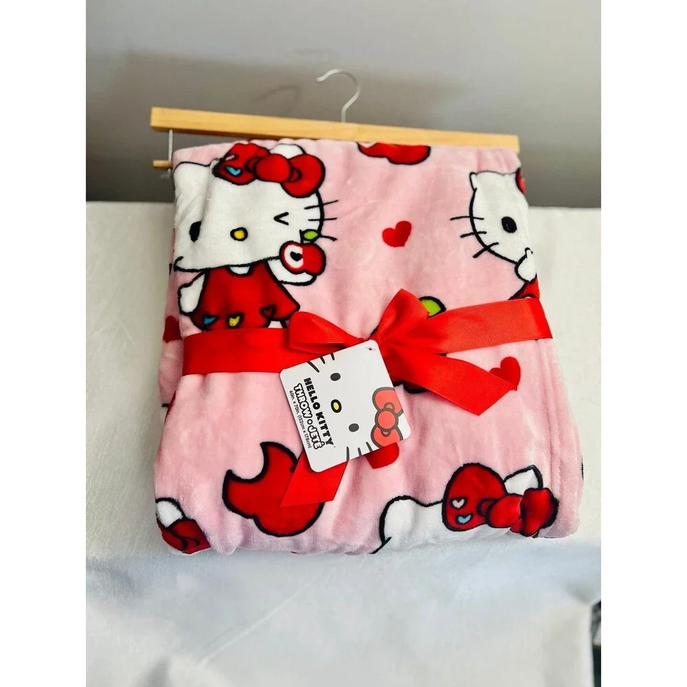Hello Kitty Throw Blanket 60” x 70” NWT New Apple heart Pink cute gift